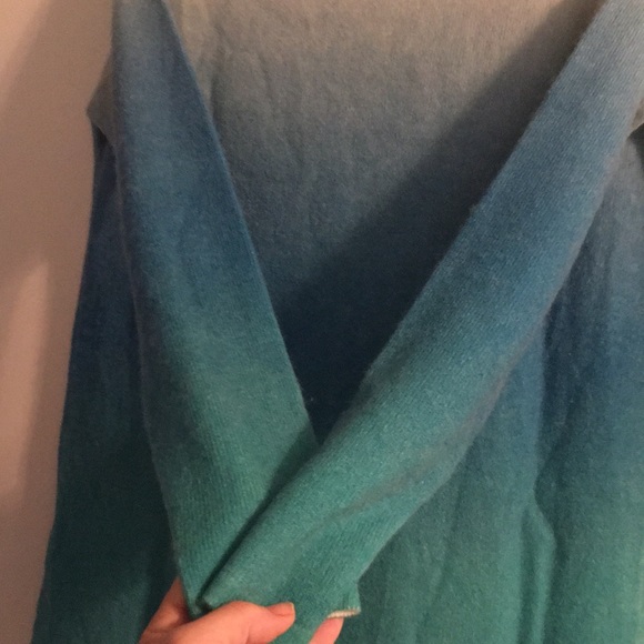 Brand New Saks Cashmere Sweater Sz: M, Super Soft Retail: $295 - Picture 5 of 7